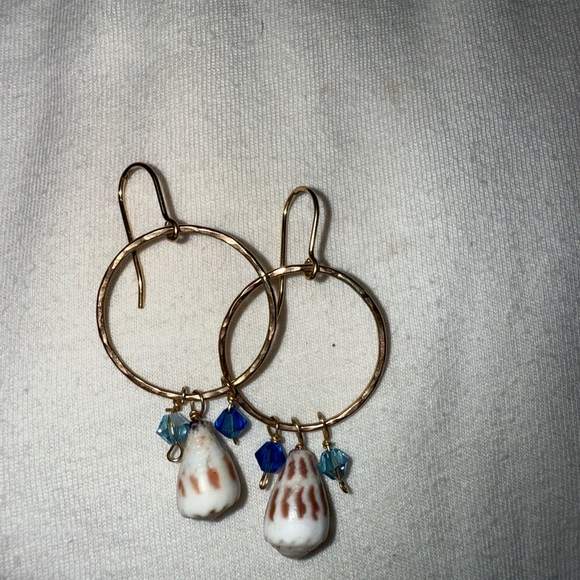 Cone shell earring - Picture 1 of 1